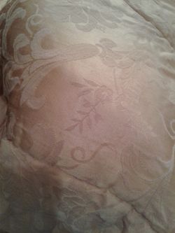 Reversible king size gold comforter