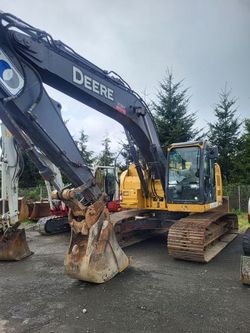 John Deere 245G LC (Excavator / Trackhoe)