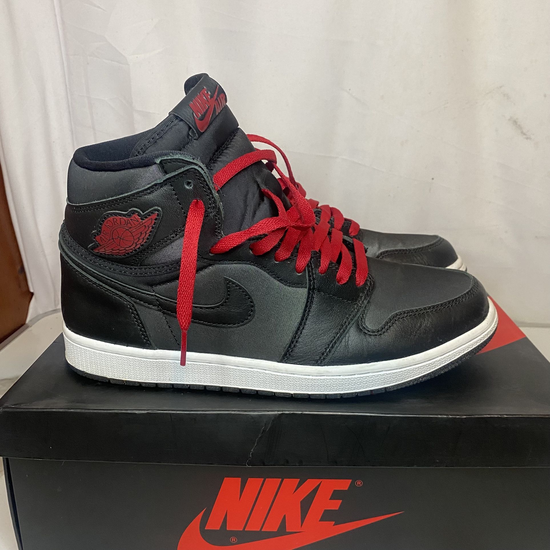 Air Jordan 1 Retro High Black Satin Red Size 10
