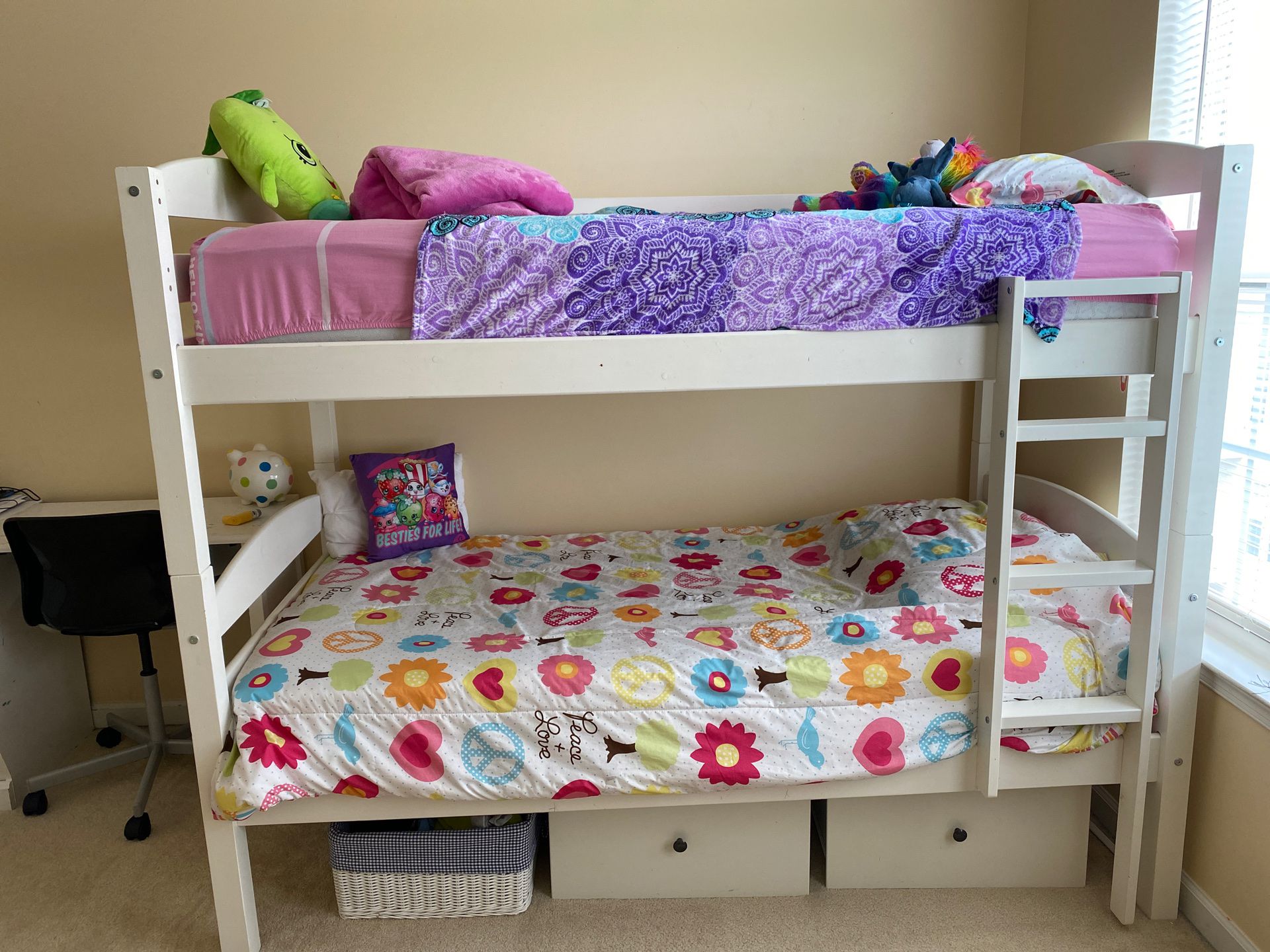 Bunk beds that can turn in to individual twin beds
