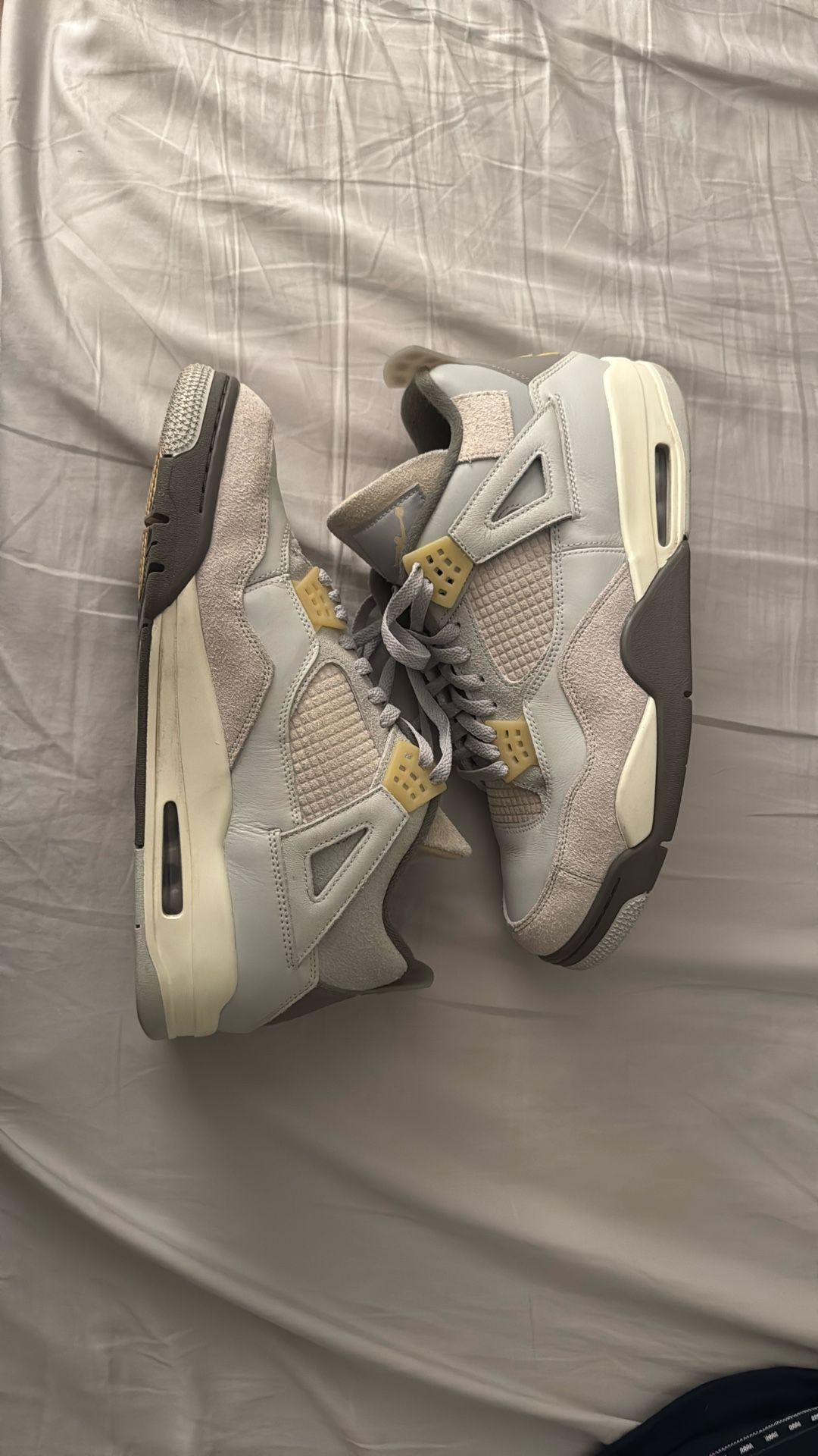 Air JORDAN 4 Retro SE (Craft Photon Dust)