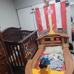 Little Tikes Ship Bed