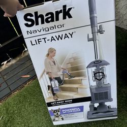 Shark NV352 Navigator Lift Away Upright Vacuum