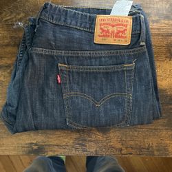 569 LEVI JEANS 