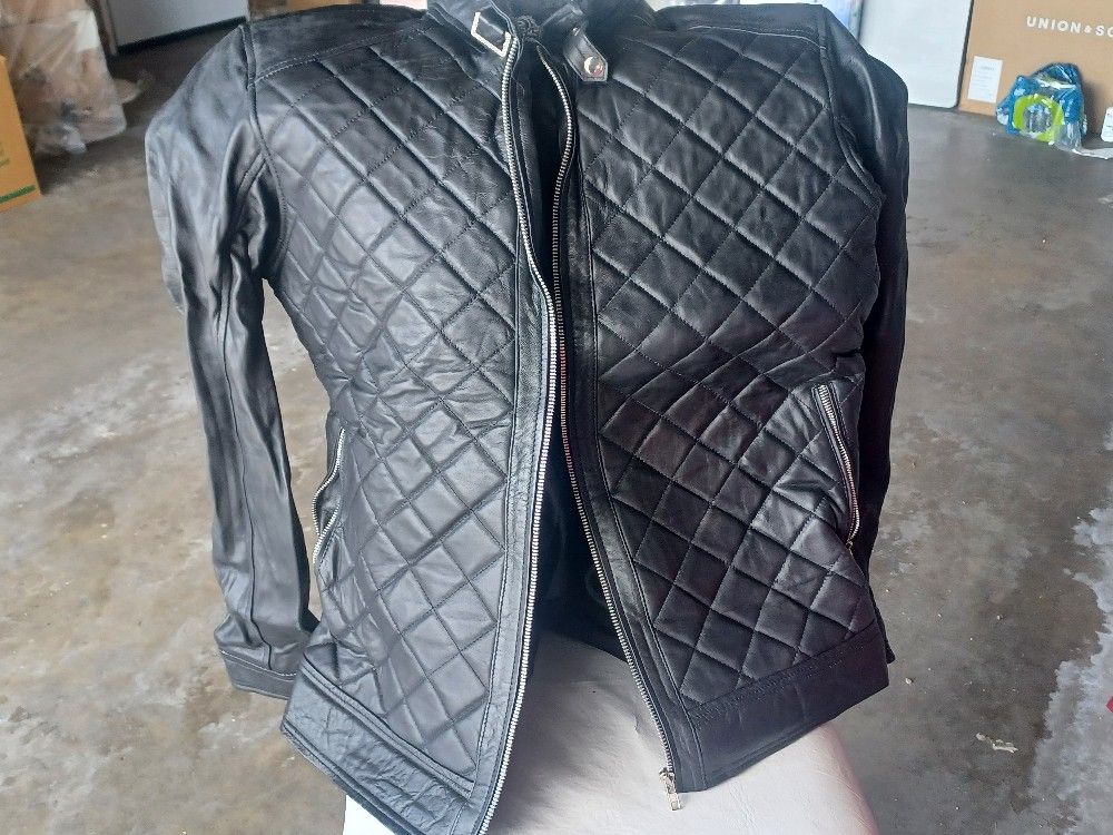 Men's Classic Diamond Quilted Real Leather Jackets. Available In Different Sizes