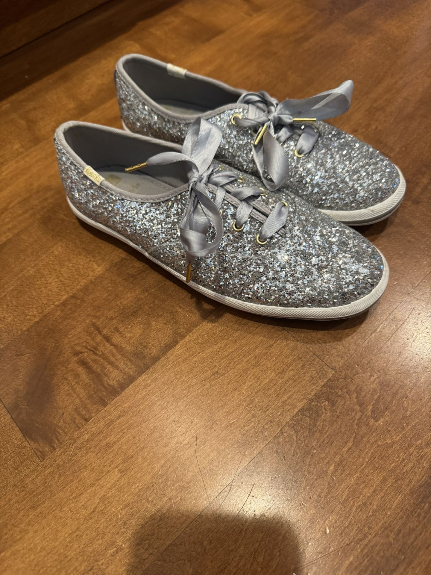Woman’s Kate spade Keds Sneakers Shipping Available