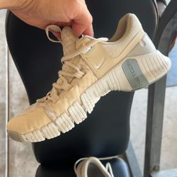 Women’s Nike shoes 