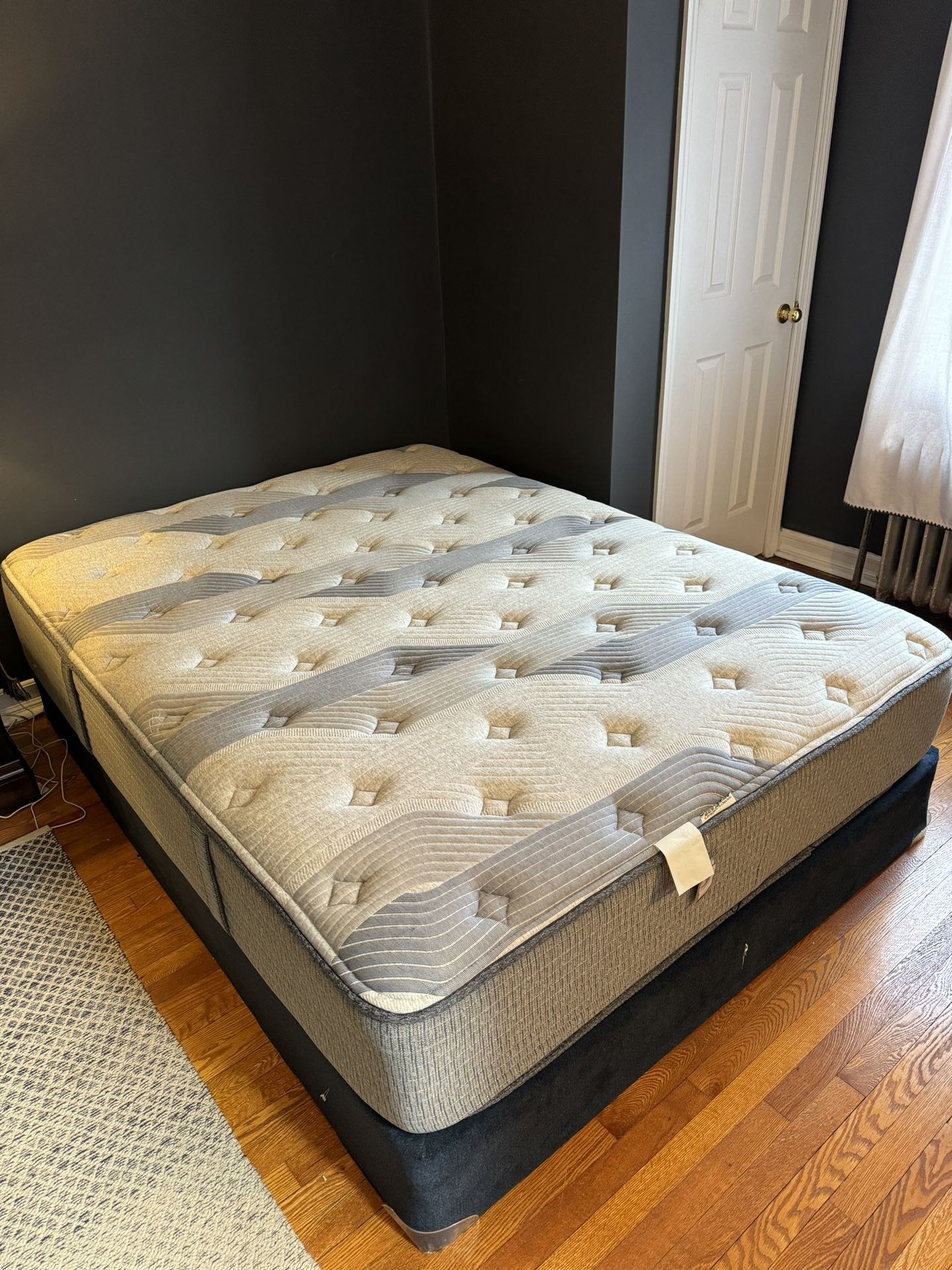 Mattress & Box Spring Queen for Sale in Bronxville, NY OfferUp