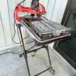 Husky Wet Tile Saw Complete With Pump And Stand 