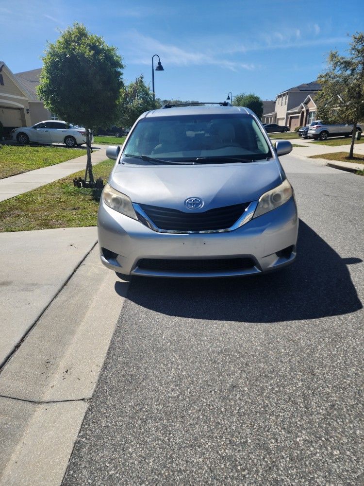 2012 Toyota Sienna