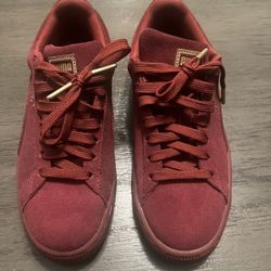 Burgundy/Gold Pumas 