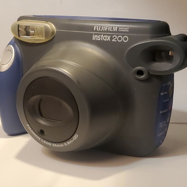Fujifilm Instax 200 Instant Photo Camera with 95mm Lens, Aperture Range Fixed (f/14)
