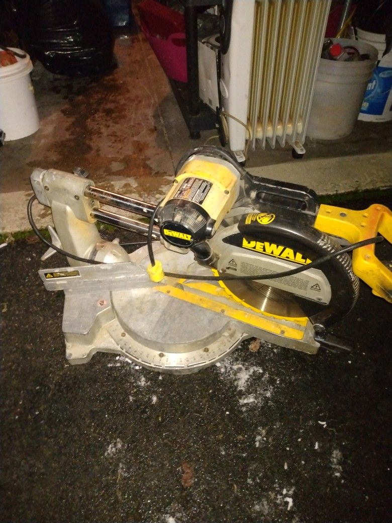 DeWalt Dw708 Sliding Compound Miter Saw
