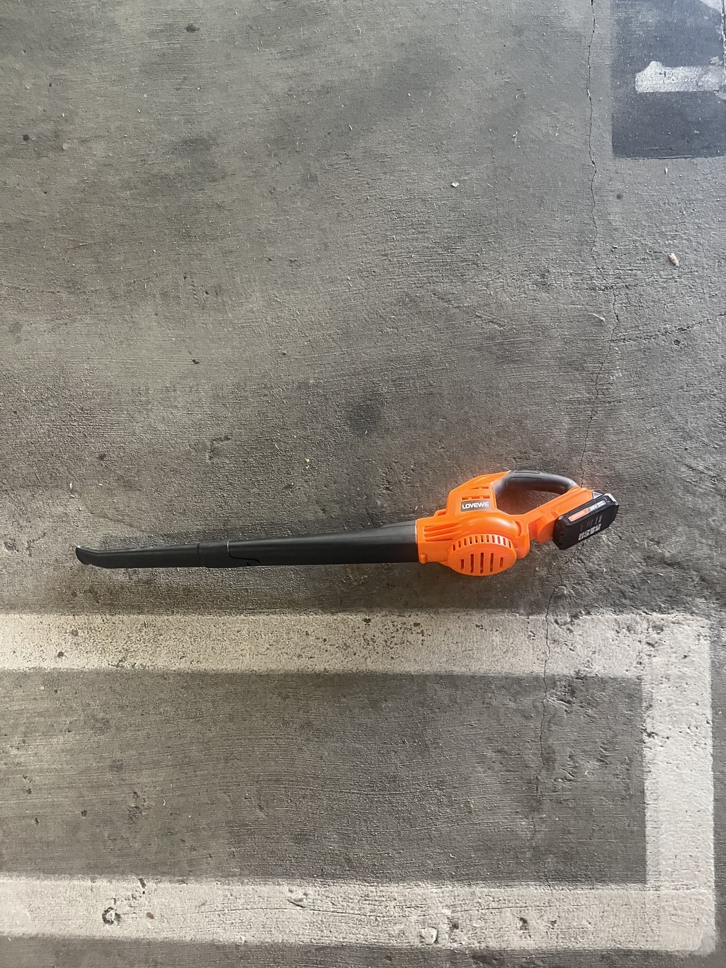 Cordless leaf blower