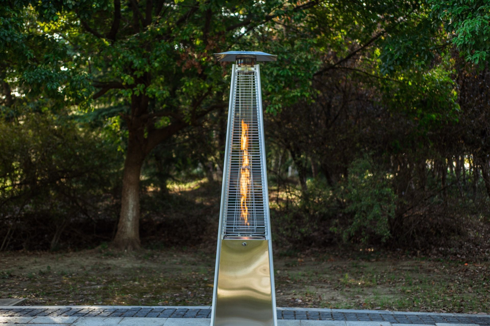 BTExpert 48,000 BTU Stainless Steel Pyramid Patio Heater – Quartz Glass Tube Propane Outdoor Heater