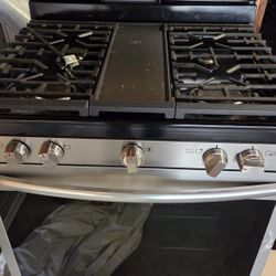 Like New Frigidaire Stove 