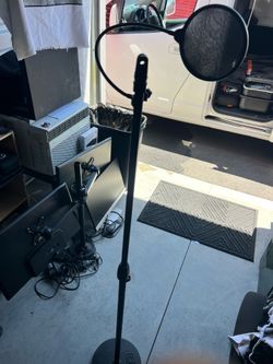 Mic stand w/pop cap