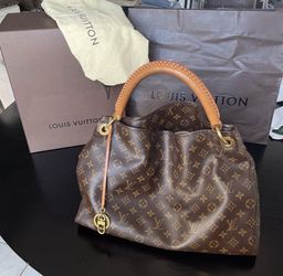 100% Authentic Louis Vuitton Monogram Artsy MM. Discontinued