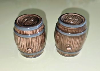 Barrel salt and pepper shakers