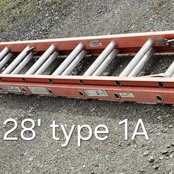 28' Louisville fiberglass ladder-type 1A 
