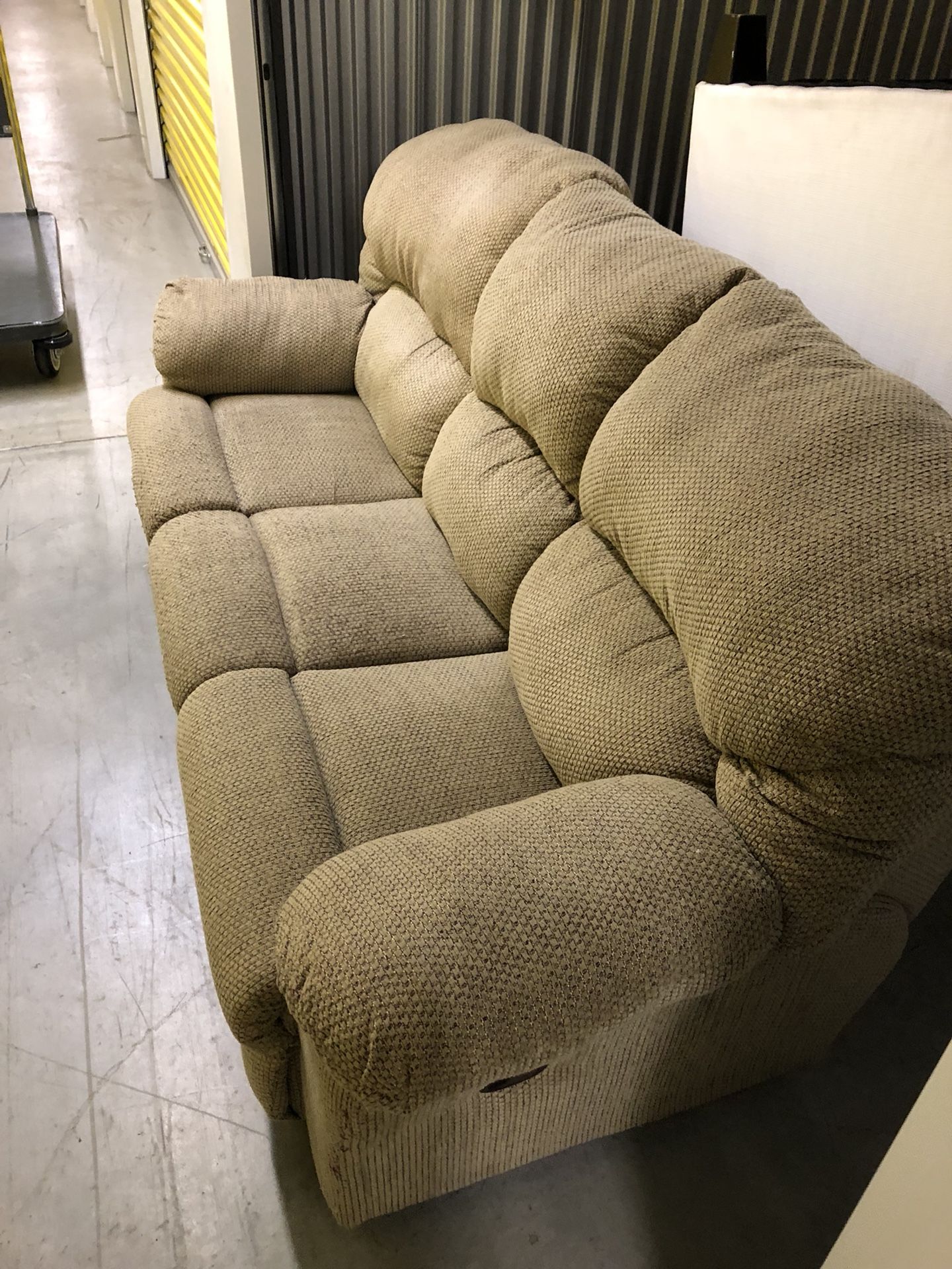 Olive Recliner Couch. Like New. Can Deliver