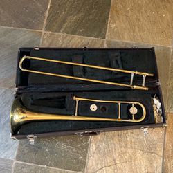 Yamaha Trombone With Case And Mouthpiece 