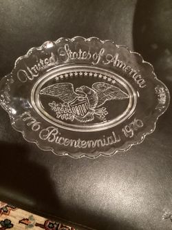 AVON Commemorative USA Bicentennial Glass Plate 1(contact info removed) 9.25” x 6.5” (perfect condition!)