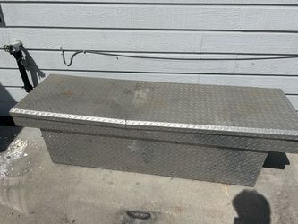 Truck tool box