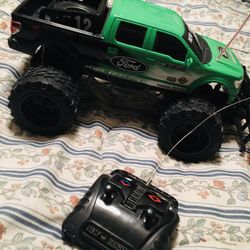Black/green R/c Truck