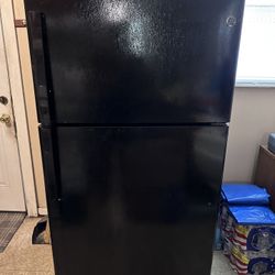 GE Refrigerator Black