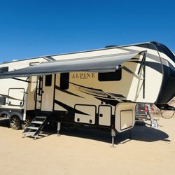 2019 Alpine by Keystone - LUXURY 