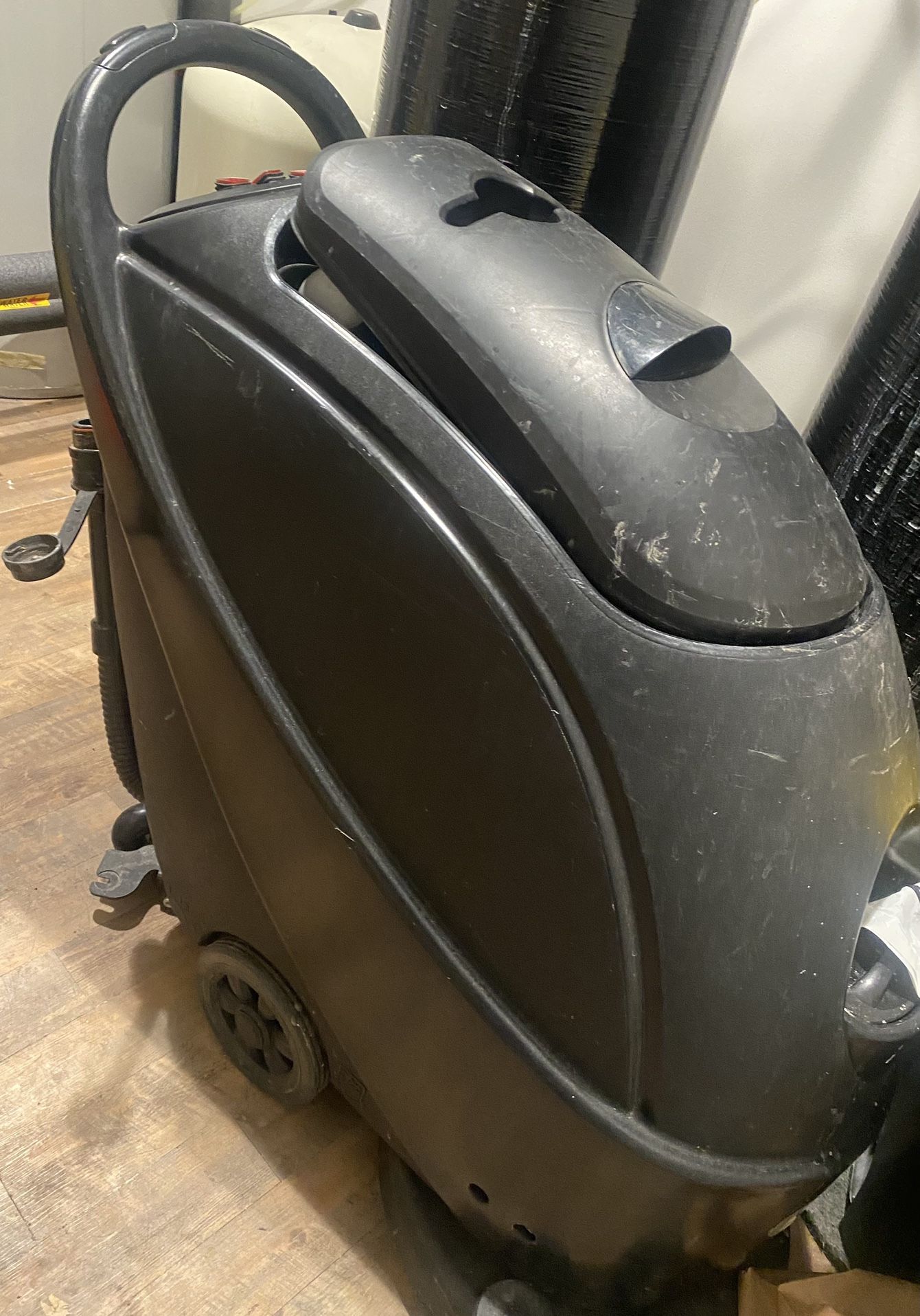 Task pro Floor scrubber