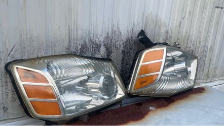 Nissan armada head light