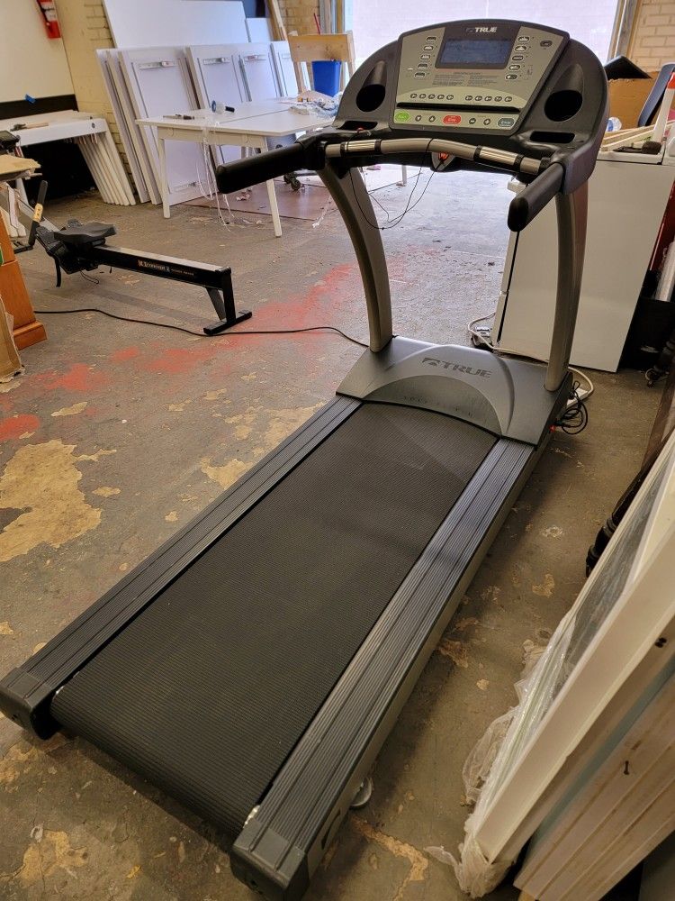  Commercial treadmill True PS 300