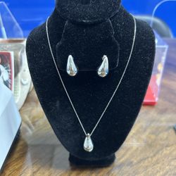 18k Gold set Earring And chain With Pendant Pick Up Only!!