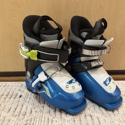 kid ski boots