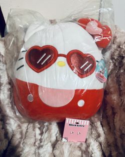 14 in Hello Kitty Heart Eyes Squishmallow & Matching Silver Plated Earring Set