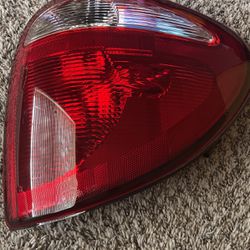 2005 Town And Country Driver And Passenger Side Tail Light 