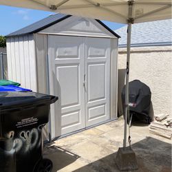 Rubbermaid 7’x 3 1/2’ Shed