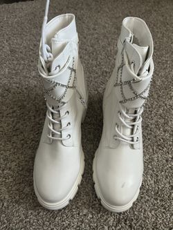 Shoe Dazzle Women’s White Sparkly Winter Dressy Heel Boots-Never Worn Size 8.5