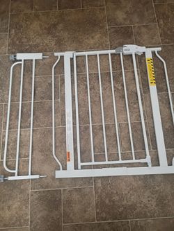 Regalo walk through baby gate