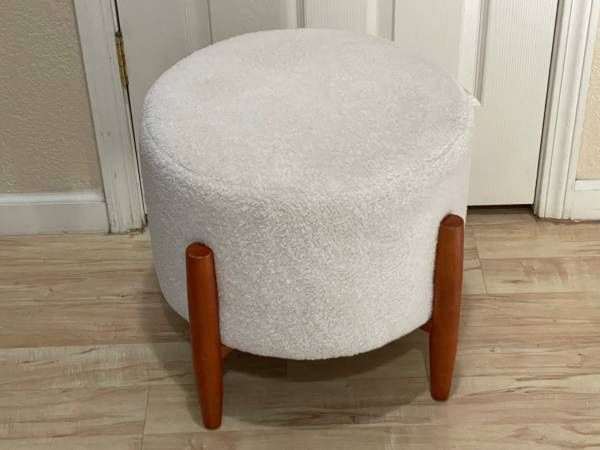 New 21” Round Cream Sherpa Ottoman & Wood Legs Foot Stool Pouf