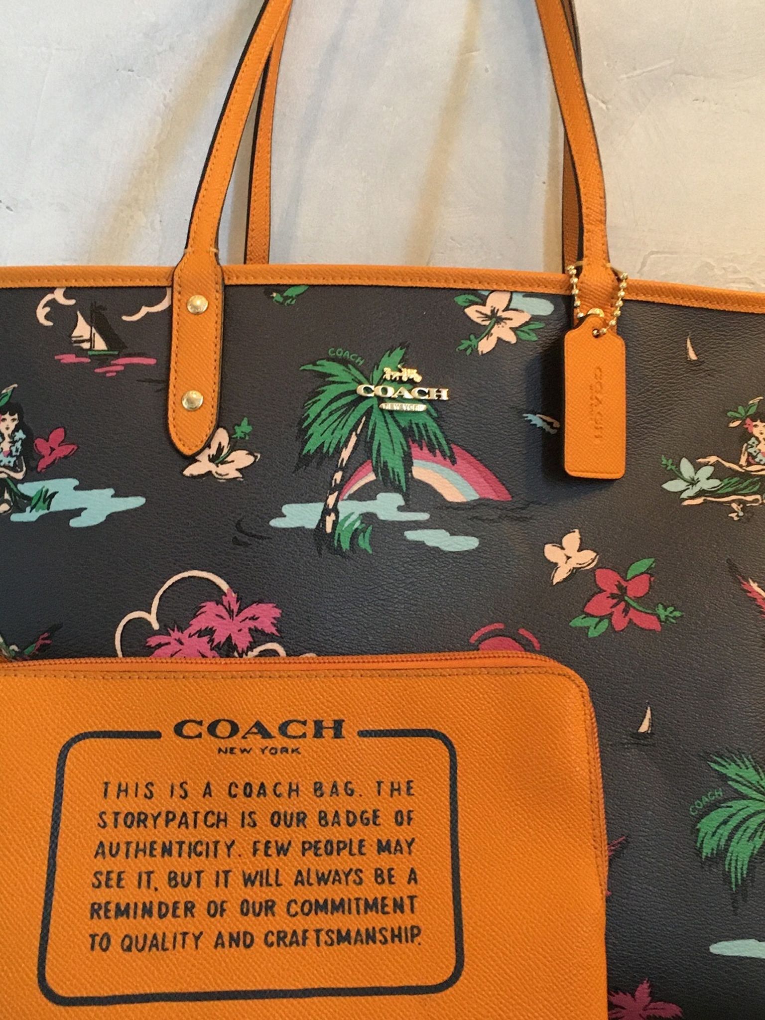 F28949 Coach Reversible City Tote Scenic Hawaii