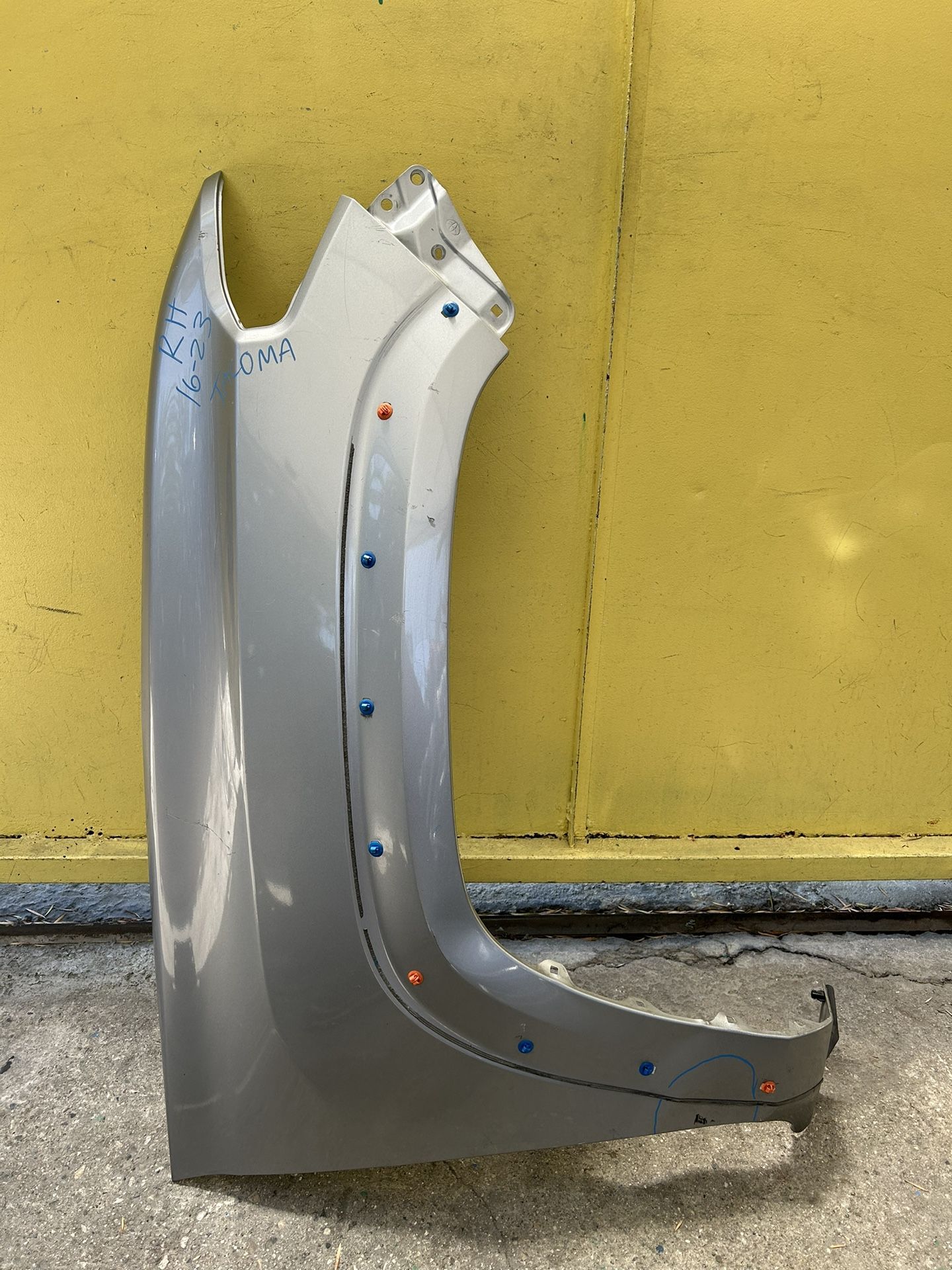 2016-2023 TOYOTA TACOMA RH FENDER OEM