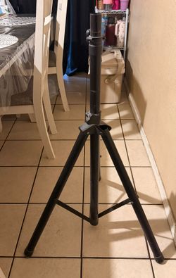 Speaker stand