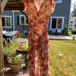 New- Women’s Size XS (2) Beautiful Floral High-Low Summer Flowy Dress