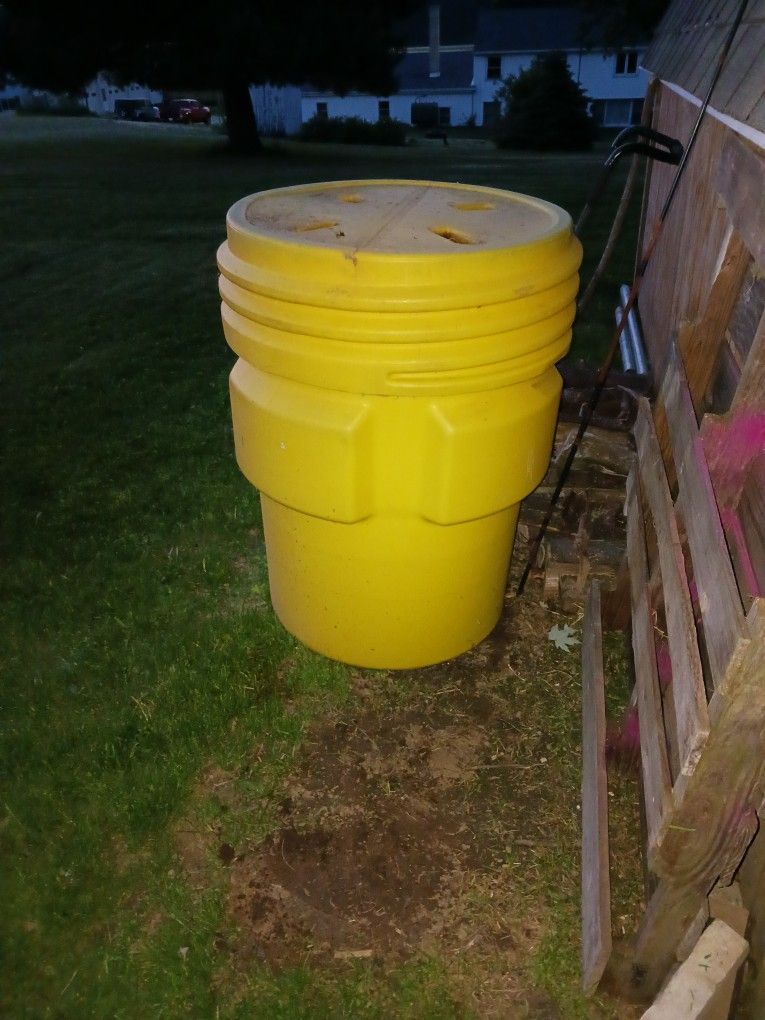 Barrel With Screw Lid