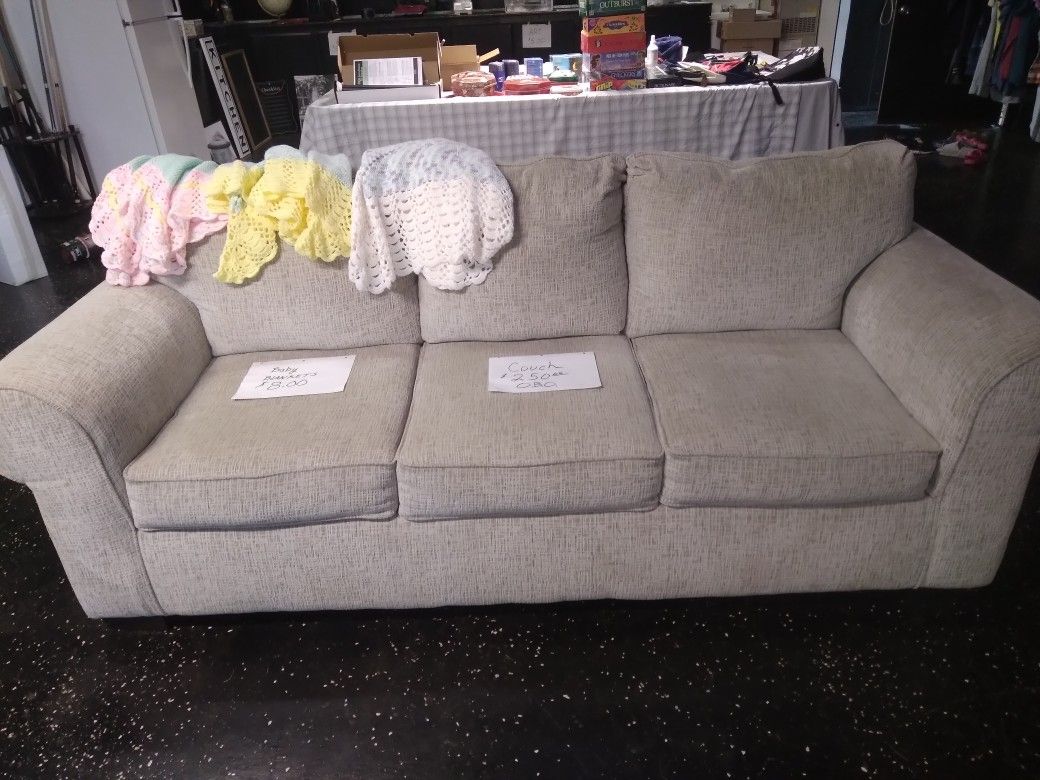 Furniture And Household Items And Decor.