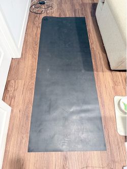 Lululemon The Mat Yoga Mat - barely used just needs a clean