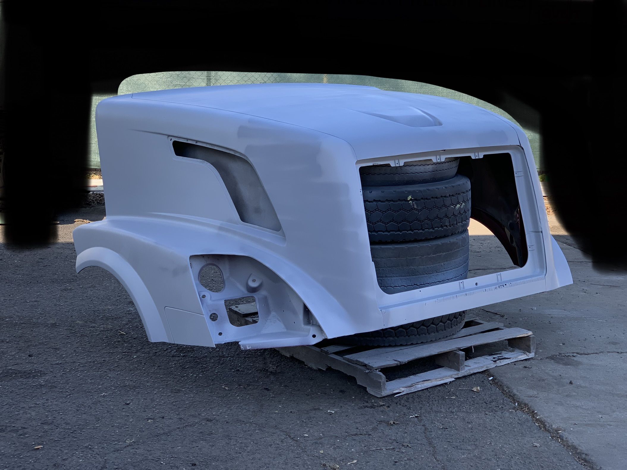 2003-2018 Volvo VNL Hood